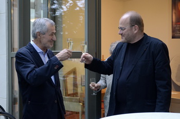 Achim Franke und Johannes Beyer bei einem Glas Sekt