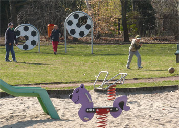 Torwand auf dem Spielplatz