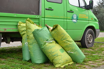 Arbeiten am Sportplatz Elbenau