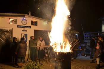 Weihnachtsbaumverbrennen