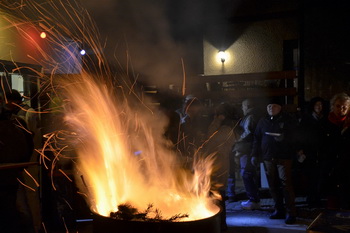 Weihnachtsbaumverbrennen in Elbenau