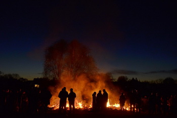 Am Elbenauer Osterfeuer