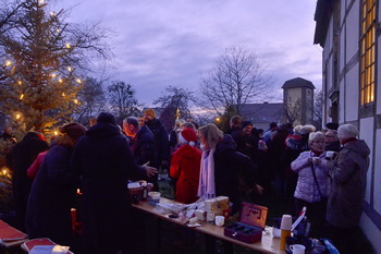 Adventsgrillen an der Elbenauer Kirche