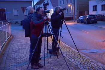 Salzländer Nachtfotografierer an der Elbenauer Kirche