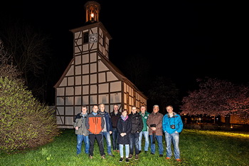 Salzländer Nachtfotografierer an der Elbenauer Kirche