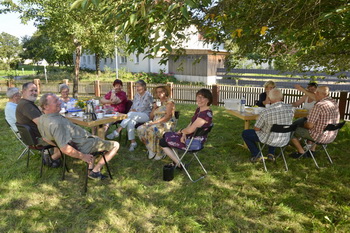 Tag des offenen Denkmals, Kaffee und Kuchen im Kirchgarten