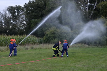 Löschangriff der Jugendfeuerwehr Elbenau