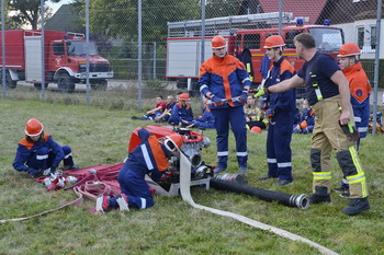 Löschangriff der Jugendfeuerwehr Hecklingen