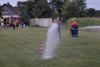 Löschangriff der Jugendfeuerwehr Hecklingen