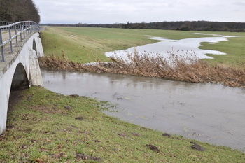 Dreibogenbrücke mit leichtem Hochwasser der Ehle