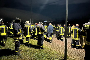 Feuerwehrkameraden in loser Aufstellung