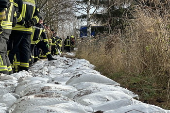 Sandsäcke stapeln