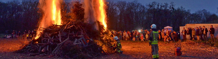 Osterfeuer in Elbenau als Panorama-Bild