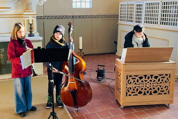 Probe f&uuml;r das Adventskonzert, mit Orgel, Klarinette und Bass