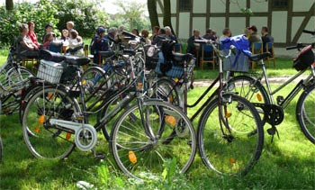 Kaffeetafel im Kirchgarten